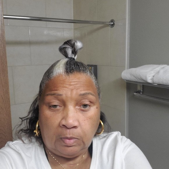 Meet your Posher, Raynetter - Picture 1 of 1